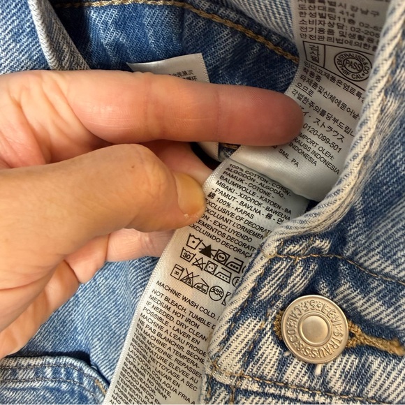 Levi’s Vintage Women’s Overalls in relaxed light wash denim size large - Picture 10 of 12